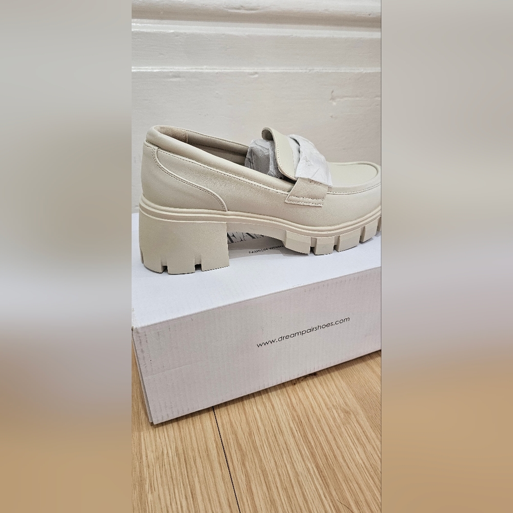 Dream Pairs Beige Loafers Shoes - Size 7.5/8 - Picture 4 of 9